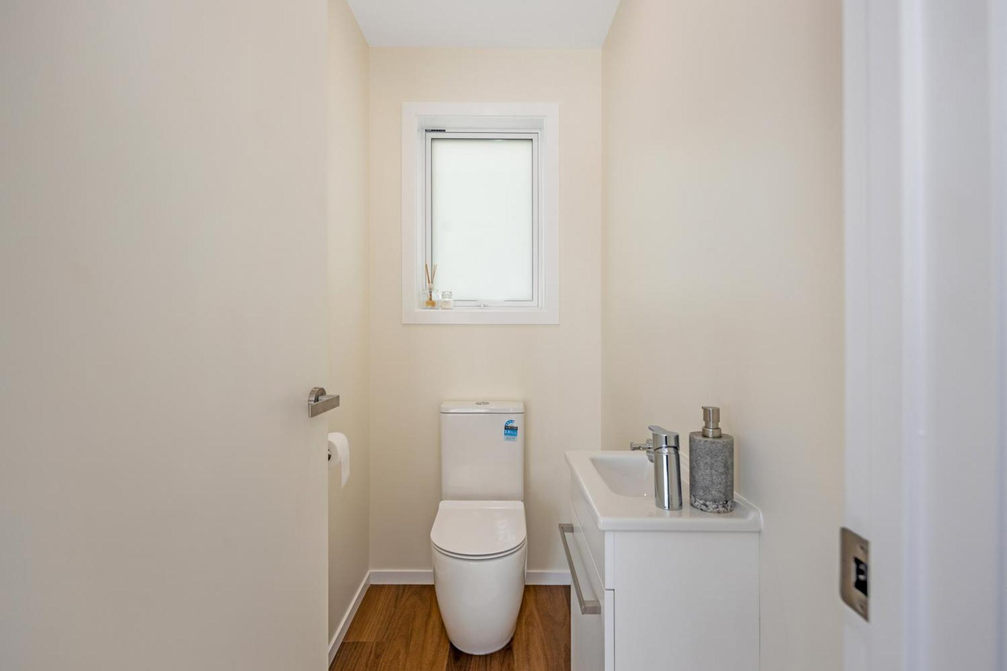 Stunning View, Privacy, Close To Ferry & Brand-New Wellington Exterior photo