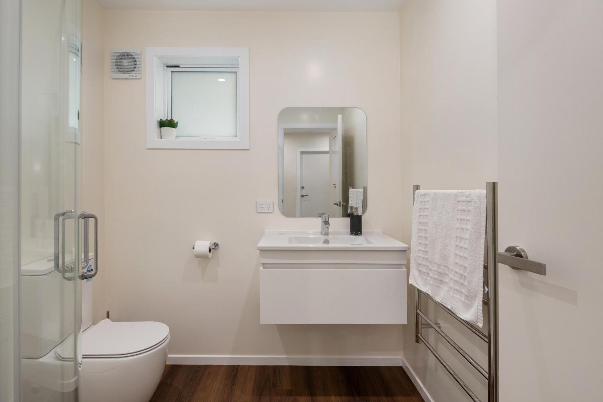 Stunning View, Privacy, Close To Ferry & Brand-New Wellington Exterior photo